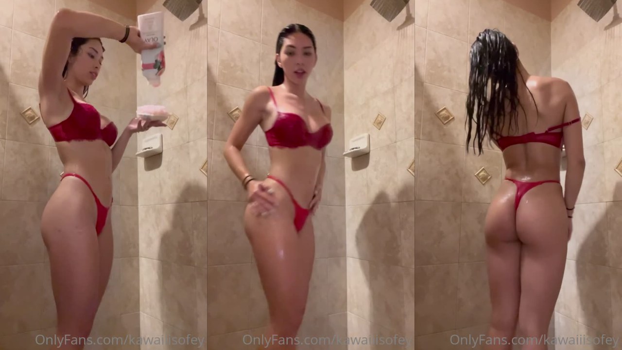 Aishah Sofey Teases Her Body In The Shower