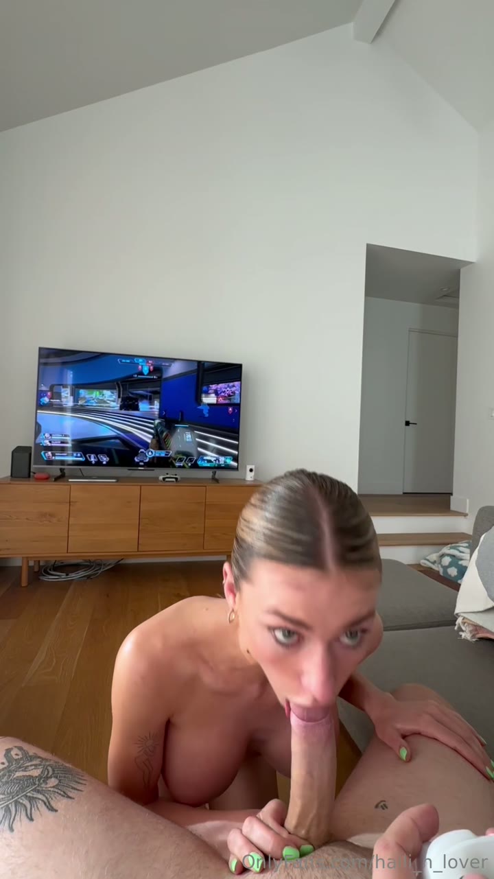 halli_n_lover - Distracted from Gaming Sextape