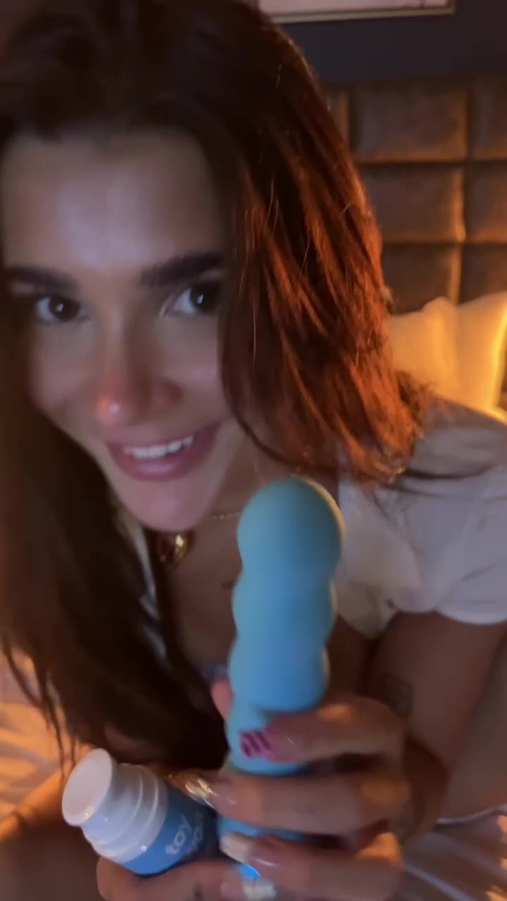 Ari Kytsya - Stuffing My Holes In Hotel Room